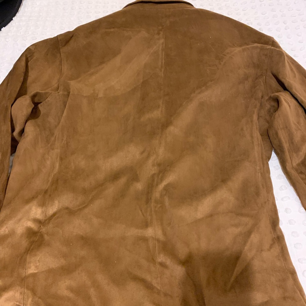 Suit - Picture 7 of 8